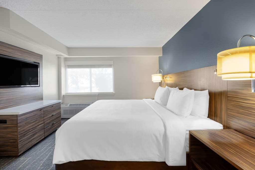The Lux Hotel & Conference Center, Ascend Hotel Collection Waterloo Szoba fotó