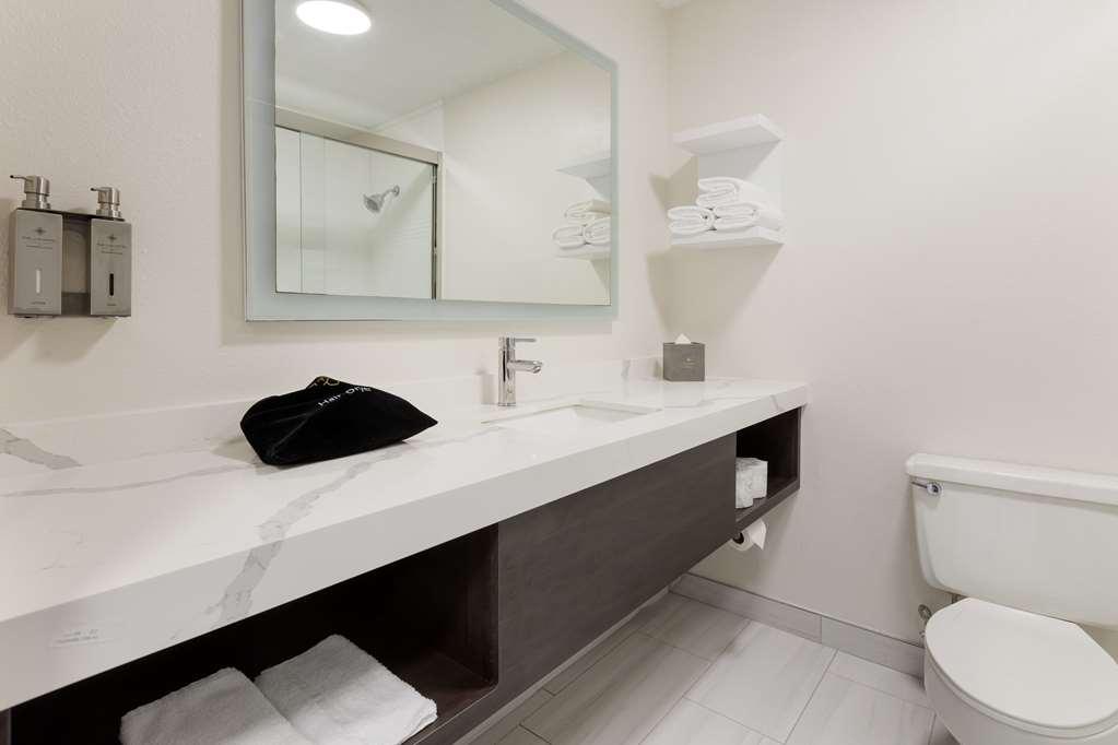 The Lux Hotel & Conference Center, Ascend Hotel Collection Waterloo Szoba fotó