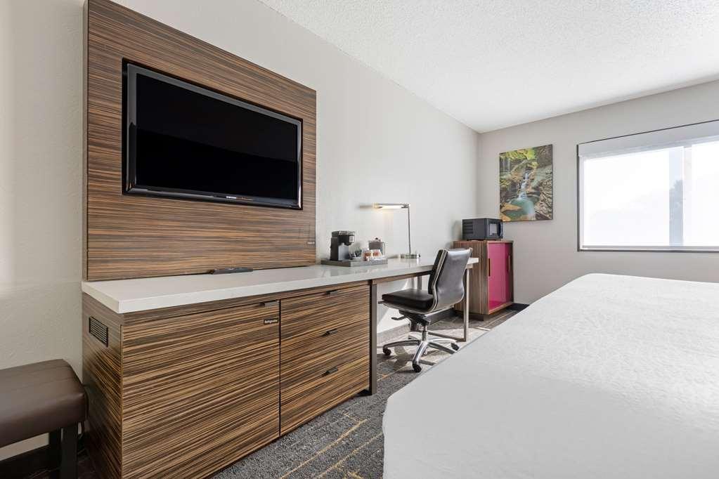 The Lux Hotel & Conference Center, Ascend Hotel Collection Waterloo Szoba fotó