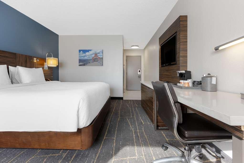 The Lux Hotel & Conference Center, Ascend Hotel Collection Waterloo Szoba fotó